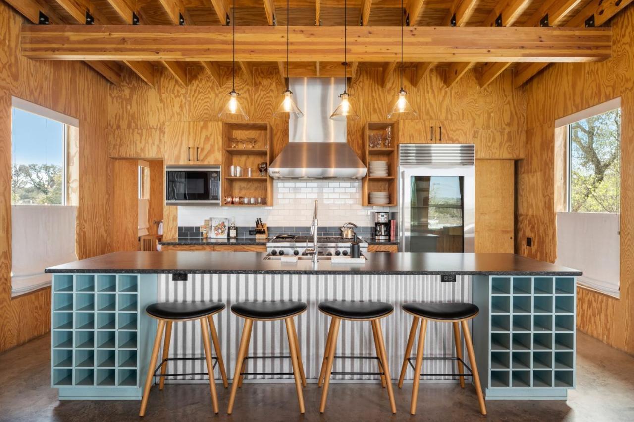 Lazo House - Riverfront With Overlooking Llano River Buitenkant foto
