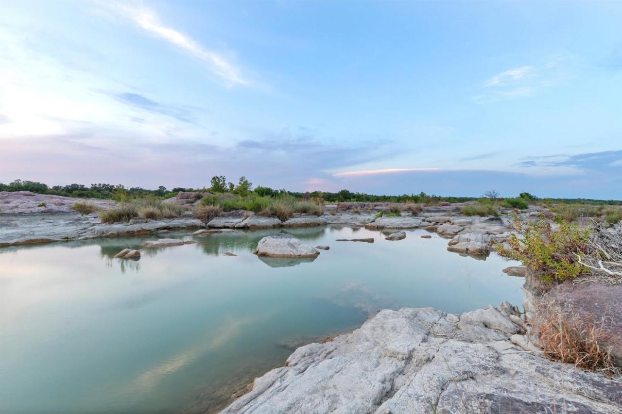 Lazo House - Riverfront With Overlooking Llano River Buitenkant foto
