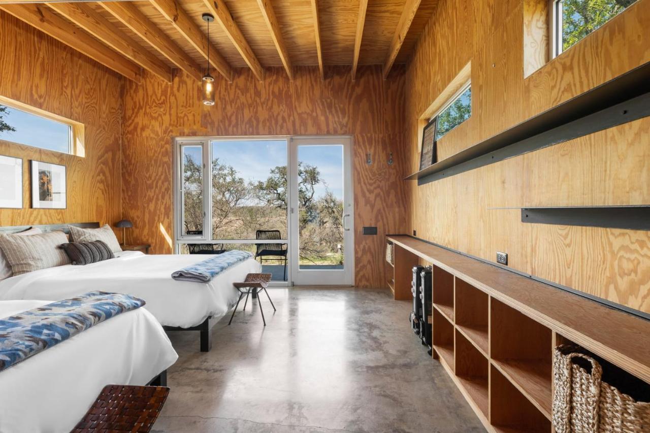 Lazo House - Riverfront With Overlooking Llano River Buitenkant foto
