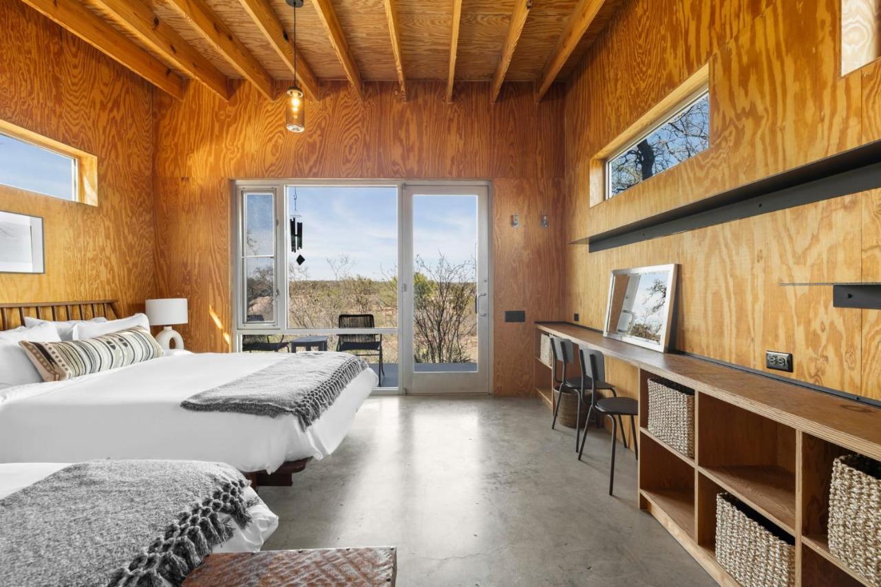 Lazo House - Riverfront With Overlooking Llano River Buitenkant foto