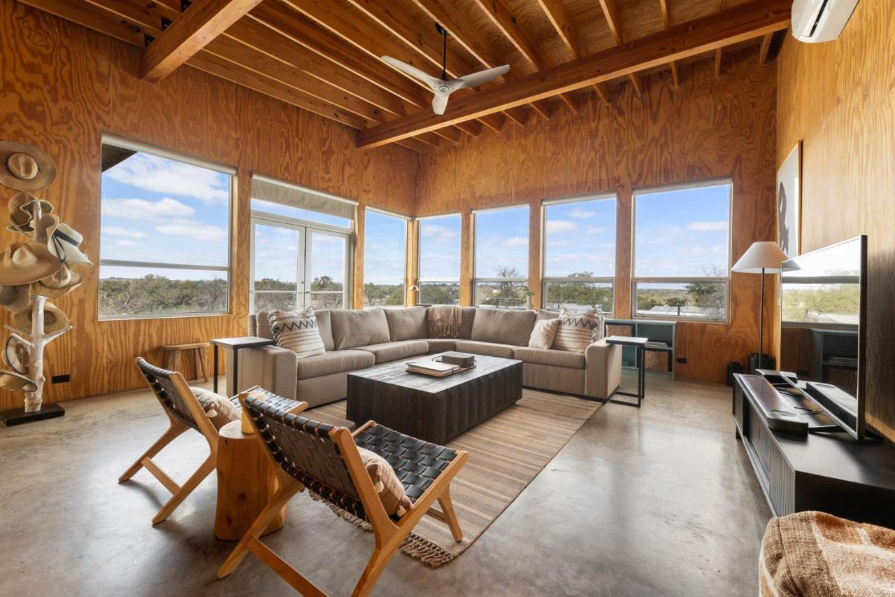 Lazo House - Riverfront With Overlooking Llano River Buitenkant foto