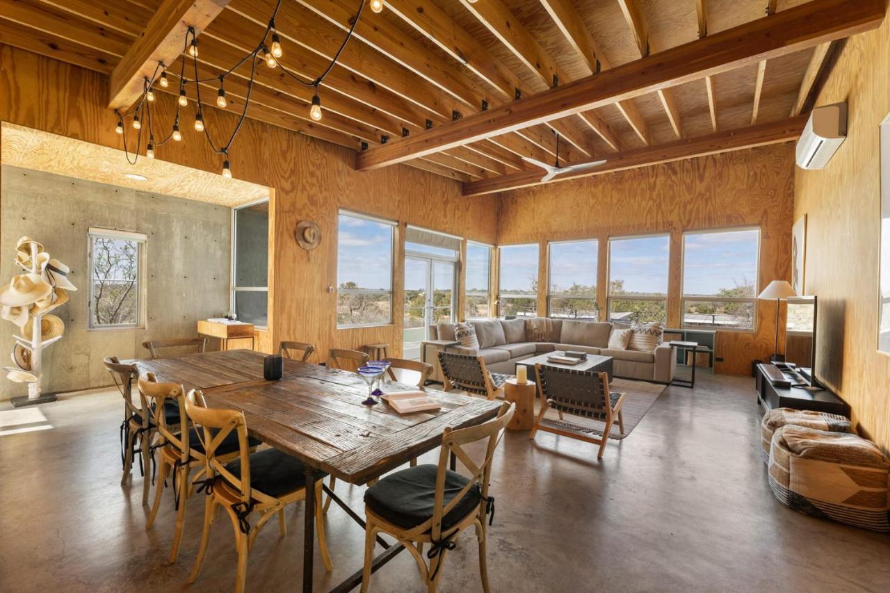 Lazo House - Riverfront With Overlooking Llano River Buitenkant foto