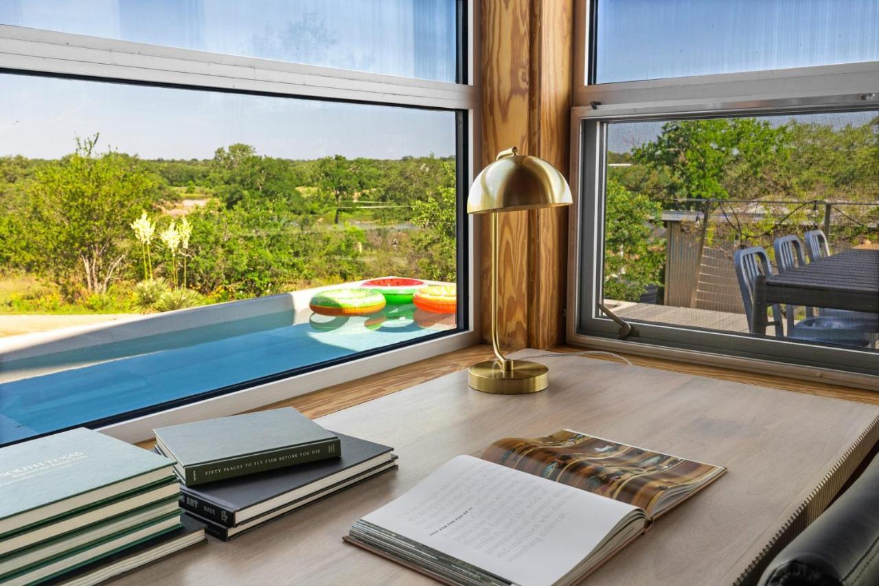 Lazo House - Riverfront With Overlooking Llano River Buitenkant foto