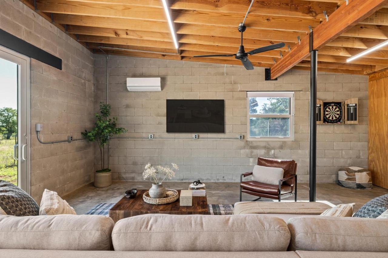 Lazo House - Riverfront With Overlooking Llano River Buitenkant foto
