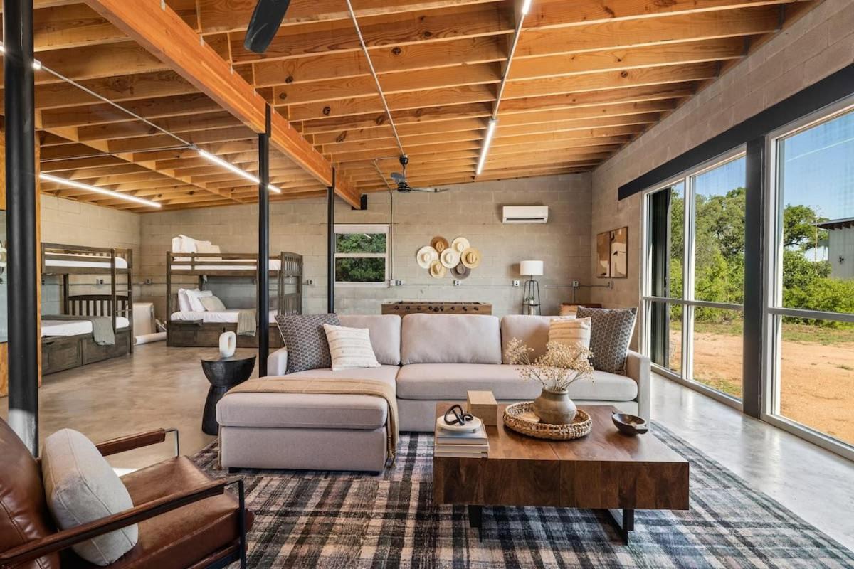 Lazo House - Riverfront With Overlooking Llano River Buitenkant foto