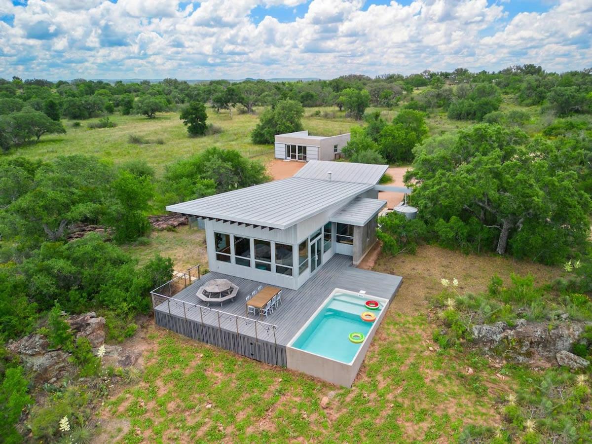 Lazo House - Riverfront With Overlooking Llano River Buitenkant foto