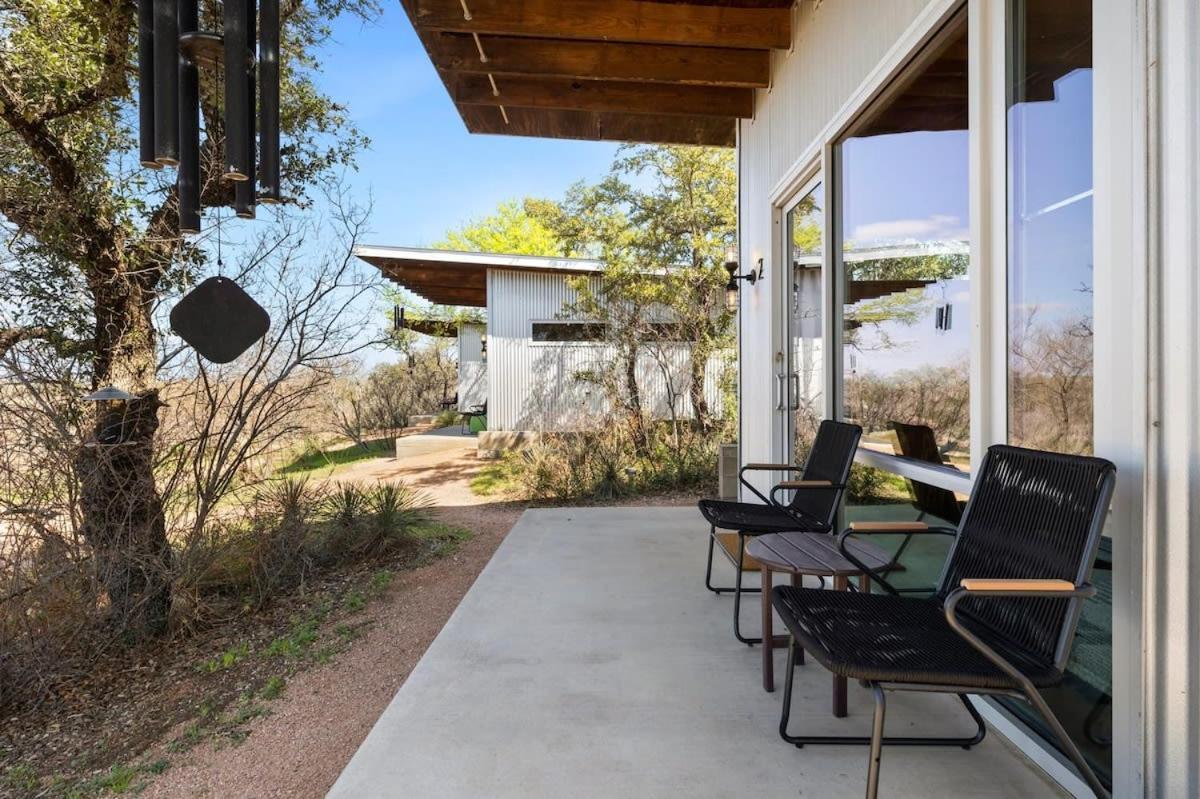 Lazo House - Riverfront With Overlooking Llano River Buitenkant foto
