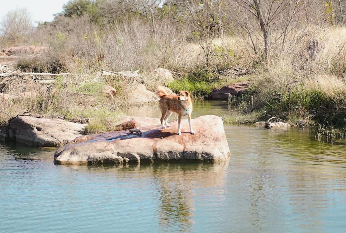 Lazo House - Riverfront With Overlooking Llano River Buitenkant foto