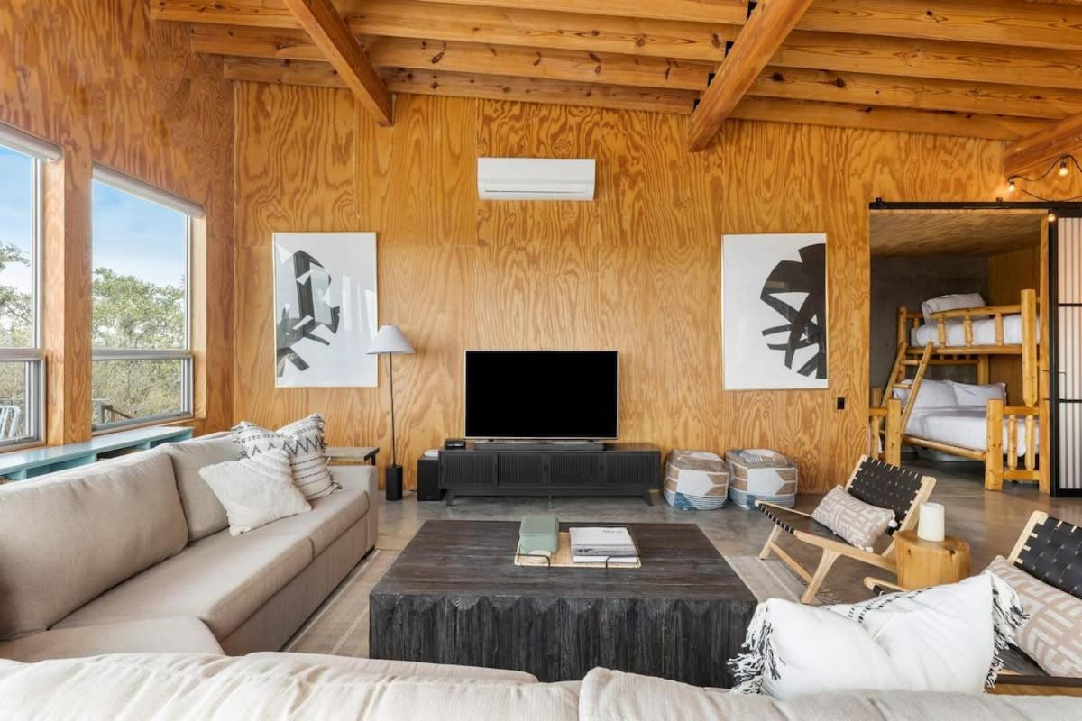 Lazo House - Riverfront With Overlooking Llano River Buitenkant foto