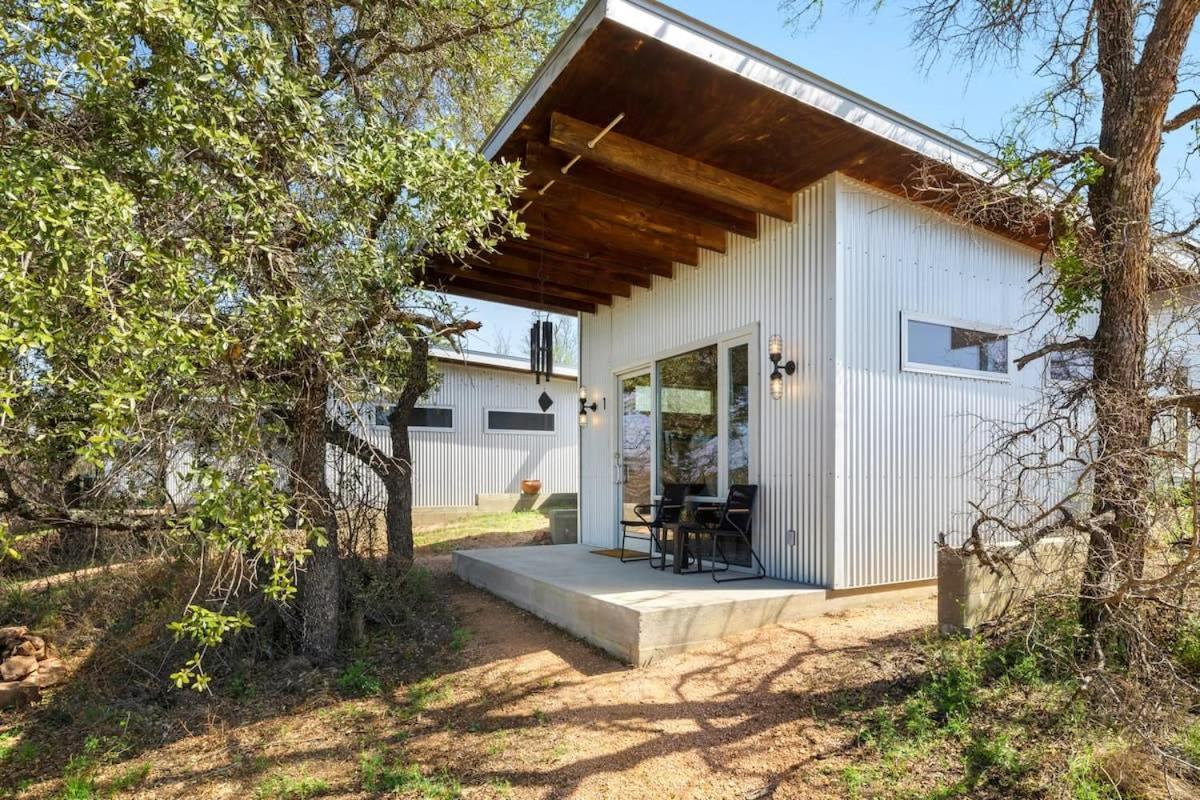 Lazo House - Riverfront With Overlooking Llano River Buitenkant foto